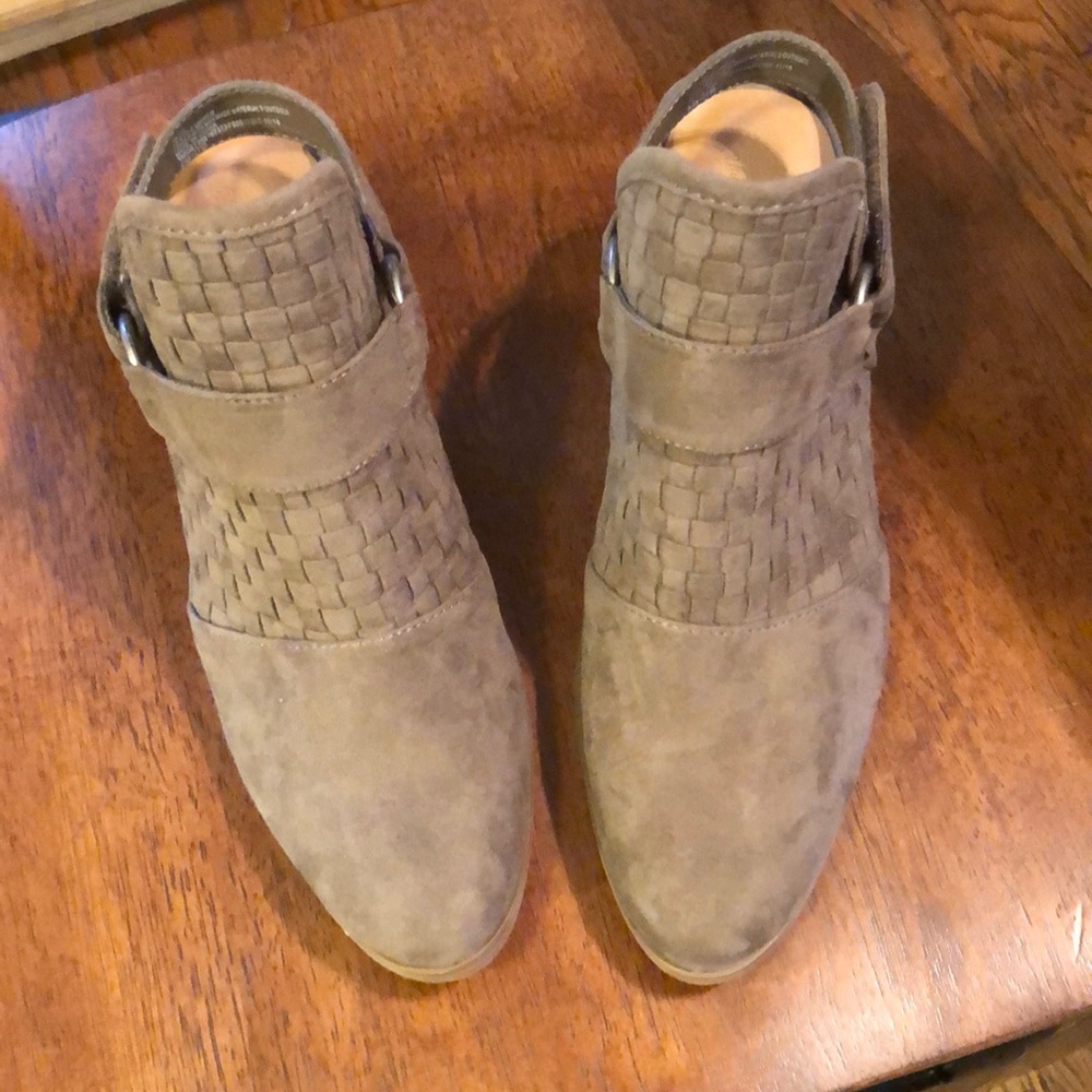 Universal Thread Booties
